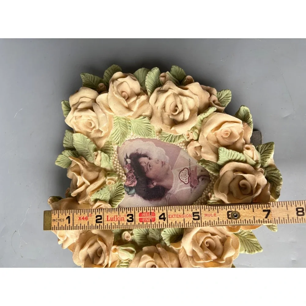 Vtg 1991 United Design Fancy Frames Heart Bouquet 3D Rose Floral‎ Picture Frame
